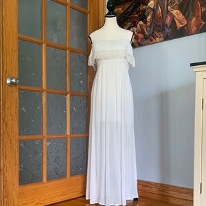 Elegant Vintage Boho Off-Shoulder Maxi Dress with crochet lace detail, (M-L)